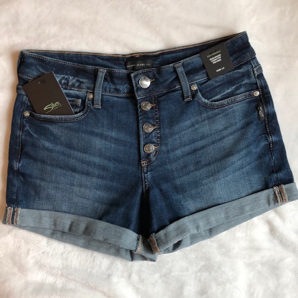 Silver jeans Co. NWT women’s 3” inseam shorts